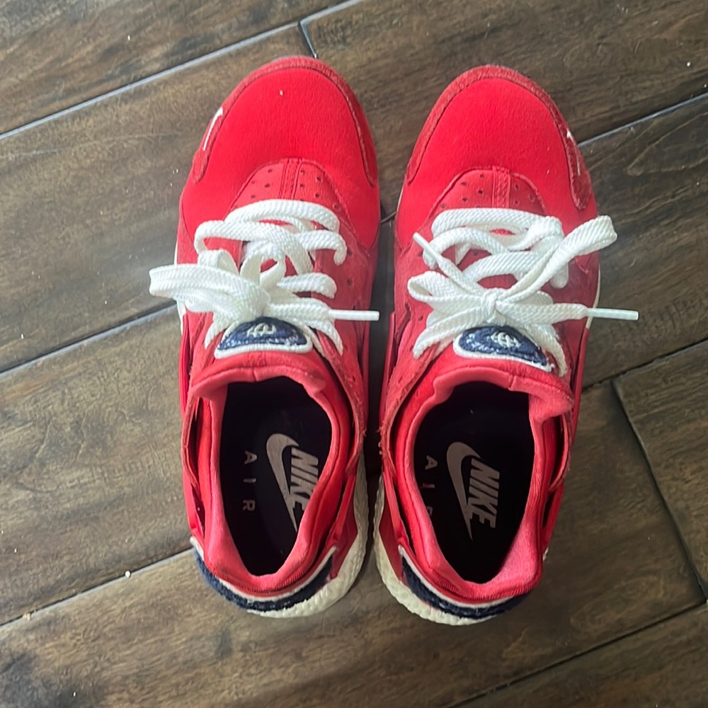 Men’s Red Nike Huarache size 8